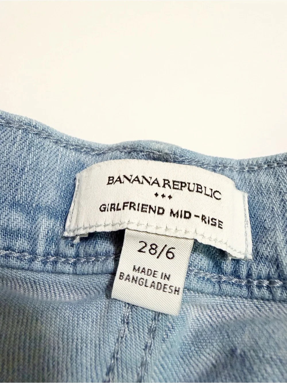 Banana Republic Girlfriend Mid Rise Lightwash Jeans 6/28